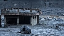 Catastrophe au Népal : des images spectaculaires des crues et des opérations de secours