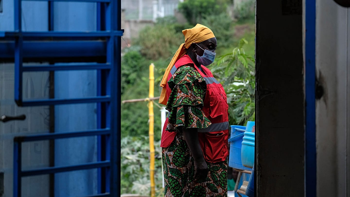 DSÖ, Uganda'yı 42 gündür vakasız Ebola'dan arınmış ilan etti