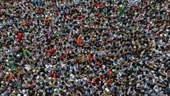 Rohingjowie gromadzą się podczas wydarzenia w obozie dla uchodźców w Cox's Bazar, 25 sierpnia 2026 r.