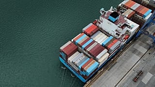 Kräne verladen Container auf Frachtschiffe und löschen sie im Balboa-Hafen am Panamakanal in Panama-Stadt. 24. Juli 2026.