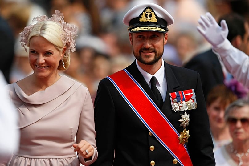 O príncipe herdeiro Haakon e a princesa herdeira Mette-Marit da Noruega chegam ao Palácio do Mónaco para o casamento do príncipe Alberto II com a princesa Charlene, em 2 de julho de 2011.