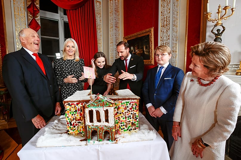 Da esquerda para a direita, o rei Harald, a princesa herdeira Mette-Marit, a princesa Ingrid Alexandra, o príncipe herdeiro Haakon, o príncipe Sverre Magnus e a rainha Sonja, em Oslo, em 2019.