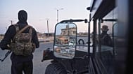 صورة تعبيرية- جنود سابقون في "قوات سوريا الديمقراطية" -التي يقودها الأكراد- يقفون للحراسة في الحسكة بشمال شرق سوري