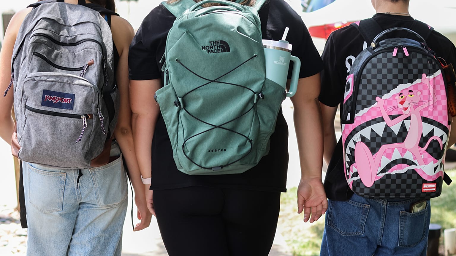 الحقائب الثقيلة قد تُجهد أجسام الأطفال