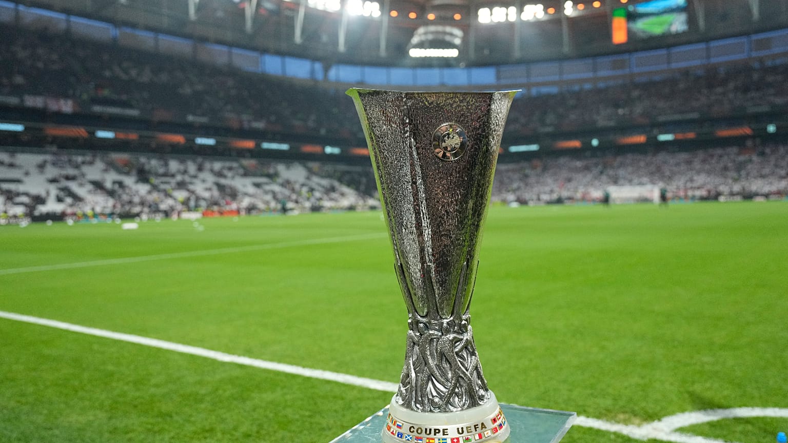 Το τρόπαιο του Europa League στον τελικό του περασμένου Μαΐου στην Κωνσταντινούπολη