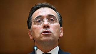 El ministro de Asuntos Exteriores de España, José Manuel Albares, y el secretario de Exteriores británico, Ed Miliband, en el Palacio de Viana en Madrid, el 9 de julio de 2026