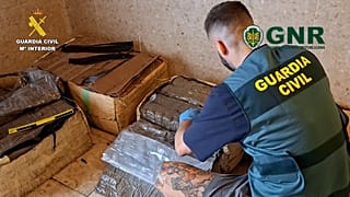 La Guardia Civil y la GNR portuguesa incautan 10.600 kg de hachís y desarticulan una organización dedicada al narcotráfico