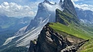 monte Seceda (2.519 metri), nelle Dolomiti, vicino a Ortisei (Val Gardena), nella provincia autonoma di Bolzano (Alto Adige), Italia; 28 giugno 2021