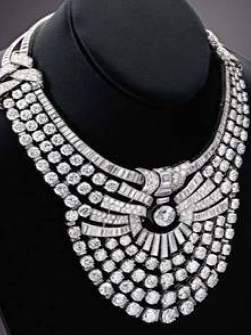 Das Collier