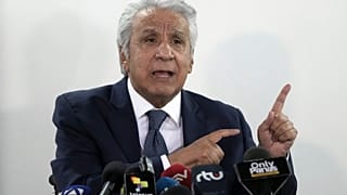 El expresidente de Ecuador, Lenín Moreno, habla con la prensa en Quito, Ecuador, el 28 de agosto de 2026.