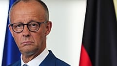 Bundeskanzler Friedrich Merz während einer Pressekonferenz nach einem Treffen zum europäischen Finanzrahmen am Donnerstag, 27. August 2026, im Bundeskanzleramt in Berlin.
