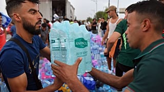 Volunteers in Algeria moblise to support families displaced by wildfires