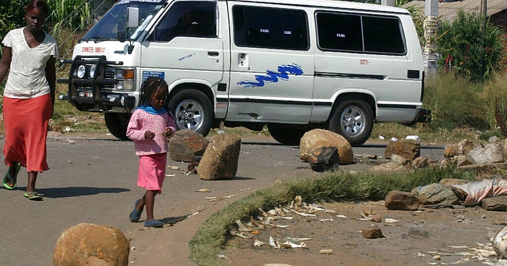 Zimbabwe: at least 27 dead in minibus and truck collision