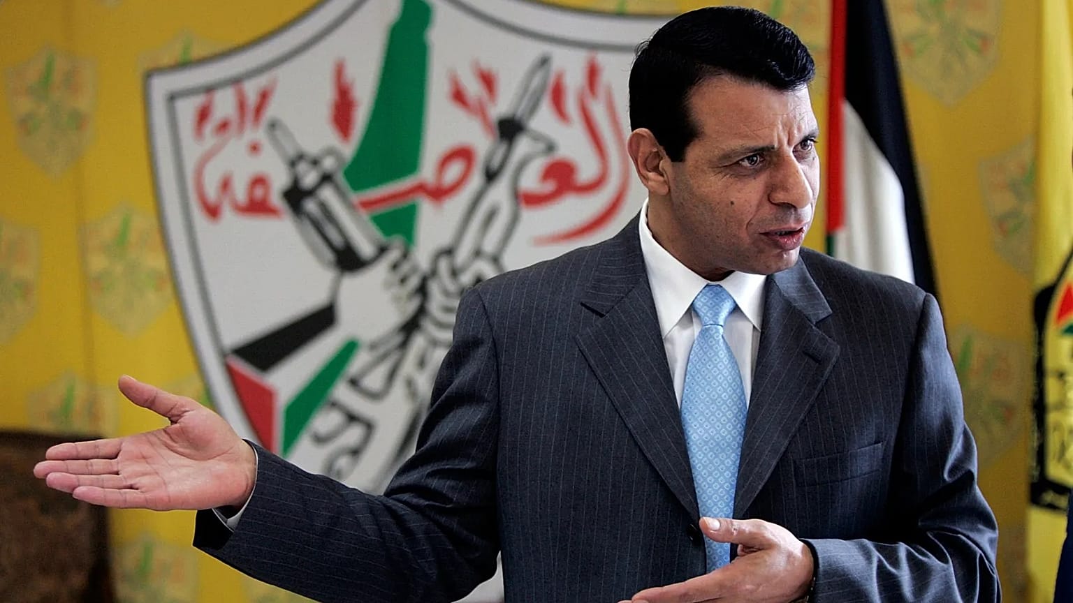 القيادي الفلسطيني وعضو حركة فتح آنذاك محمد دحلان، في مكتبه بمدينة رام الله في الضفة الغربية، 3 يناير 2011.