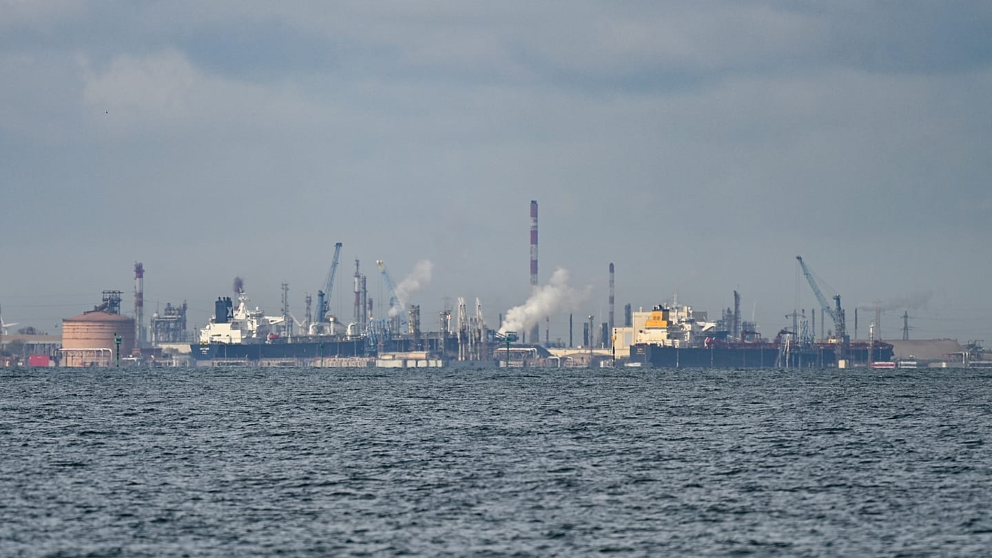 Petrol fiyatları yükseliyor: ABD-İran savaşı tırma…