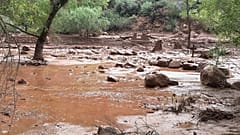 Leomlott kőhíd a Grand Canyonban a villámárvíz után, 2026.08.30.