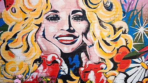 Tennessee governor backs plans to name Nashville airport after Dolly Parton