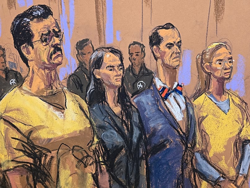 Boceto judicial del expresidente de Venezuela Nicolás Maduro, sus abogados y Cilia Flores durante una vista previa al juicio en un caso de tráfico de drogas en julio de 2026.