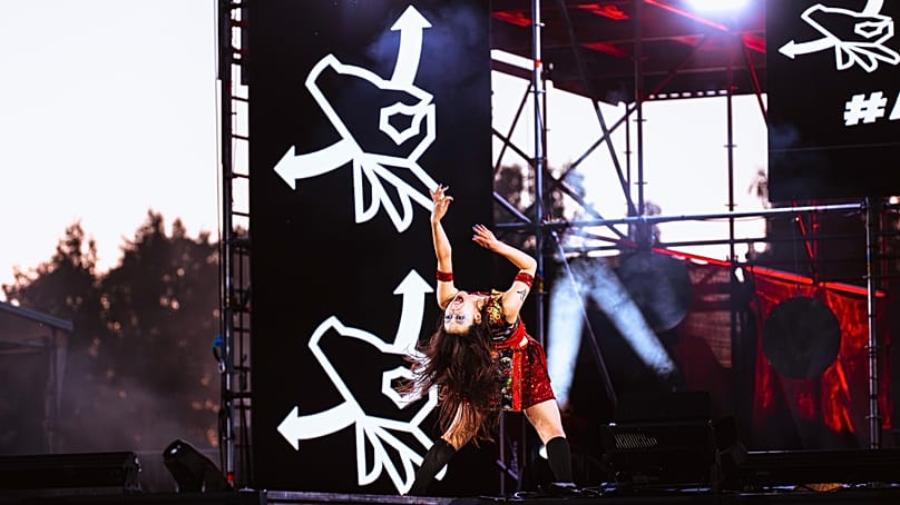 Nanami “Seven Seas” Nagura, do Japão, terminou em segundo lugar nos Campeonatos do Mundo de Air Guitar, em Oulu, na Finlândia.