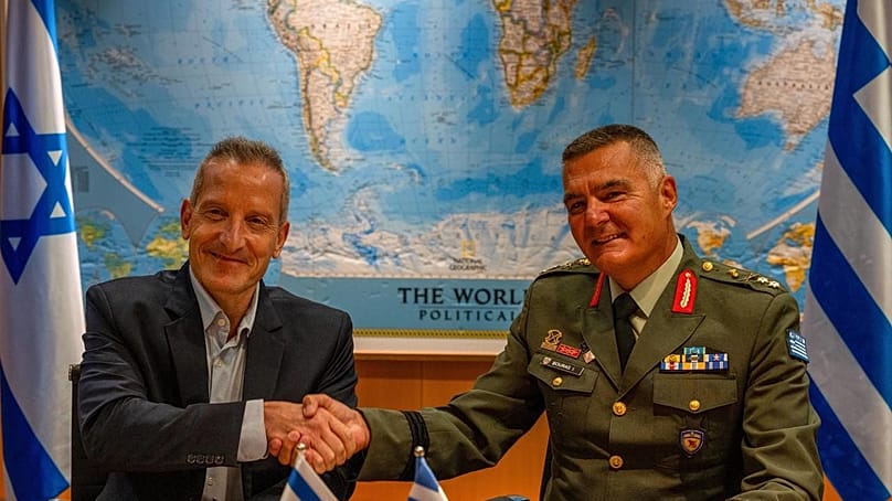 İki ülke temsilcisi savunma anlaşmasını imzaladı