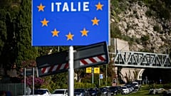 Cars line up for police checks before entering France from Italy at a border crossing in Menton, 13 November, 2022