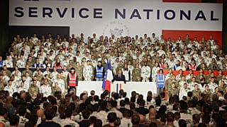 Emmanuel Macron lors de son discours annonçant la création d'un nouveau service militaire national, à la base militaire de Varces, dans les Alpes françaises, en novembre 2025.
