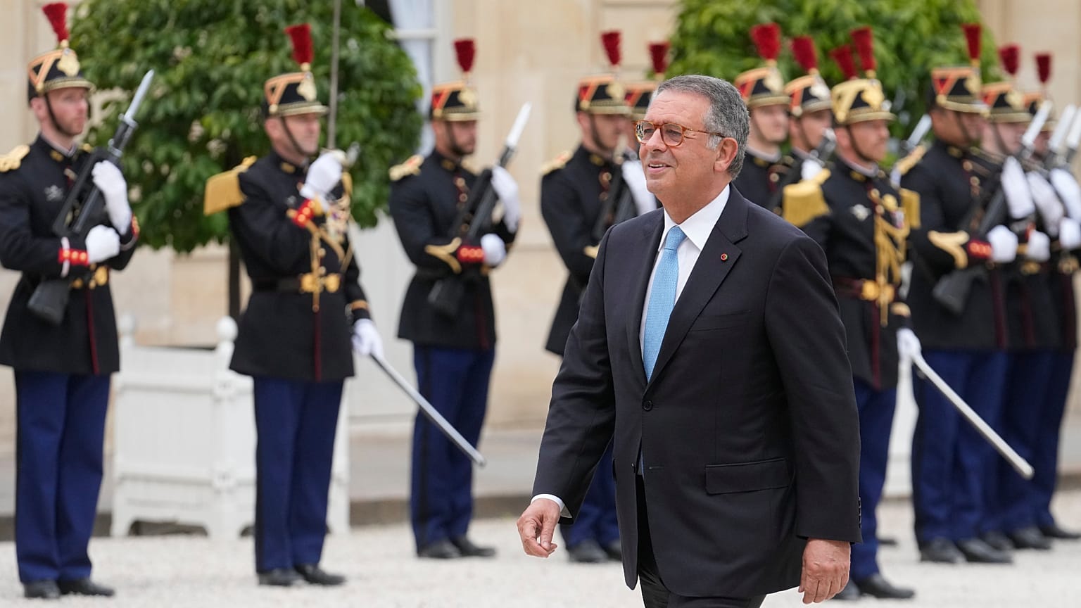 Seguro durante a visita ao Eliseu, em Paris, em julho