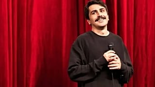 Komedyen Deniz Göktaş'ın "Ölü Deniz" adlı gösterisinden