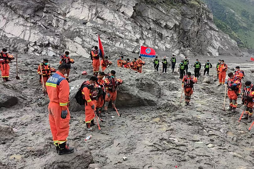 Rescuers observe a moment of silence for the victims of the mudslide near the Gyirong Port in Gyirong County, 1 September, 2026