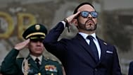 Abelardo de la Espriella realiza el saludo militar 