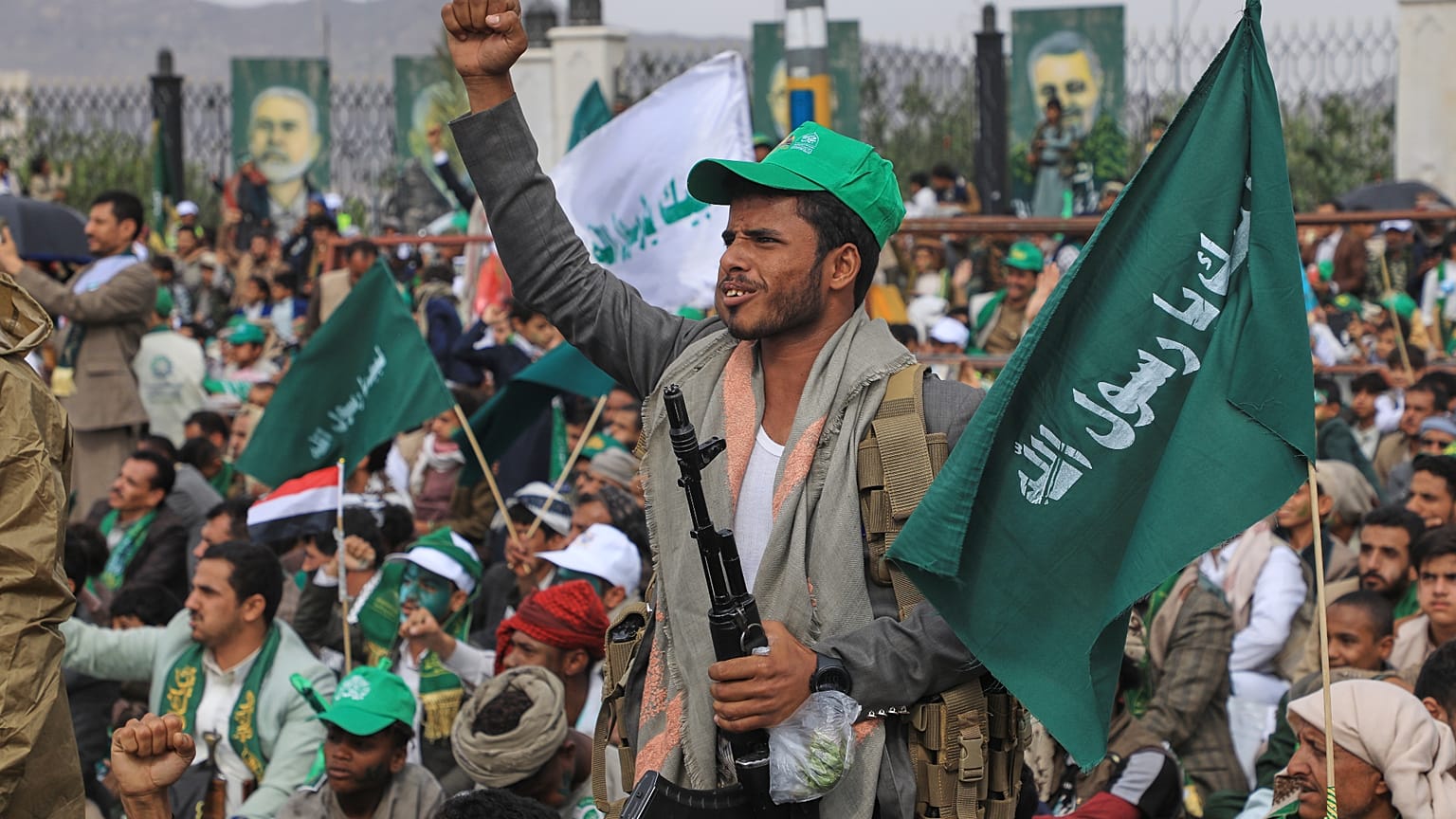 أحد أنصار الحوثيين يهتف بشعارات خلال مظاهرة بمناسبة عيد ميلاد النبي محمد، المعروف باسم المولد، في صنعاء، اليمن، الثلاثاء 25 أغسطس 2026.
