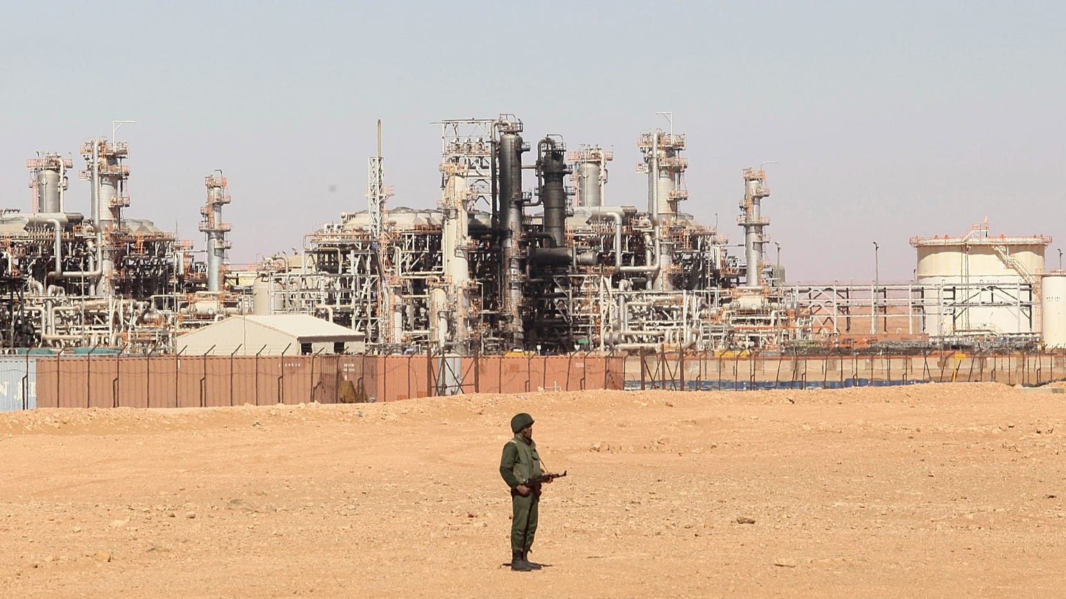 An Algerian soldier stands guard at the gas plant in Ain Amenas, 31 January, 2013