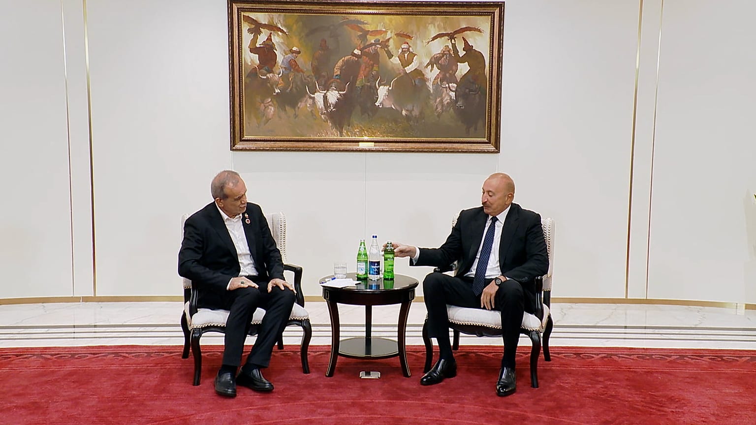İlham Aliyev, İran Cumhurbaşkanı Pazeşkiyan ile Kırgızistan'da buluştu