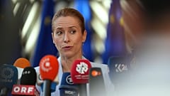 L'alto rappresentante dell'UE per la politica estera Kaja Kallas parla con i giornalisti al suo arrivo alla riunione dei ministri degli Esteri a Bruxelles, lunedì 13 luglio 2026.