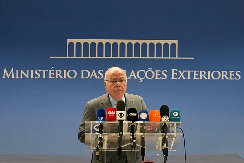 ARQUIVO (16.07.2026) O ministro das Relações Exteriores do Brasil, Mauro Vieira, fala à imprensa sobre as tarifas impostas pelos EUA ao Brasil no Palácio do Itamaraty