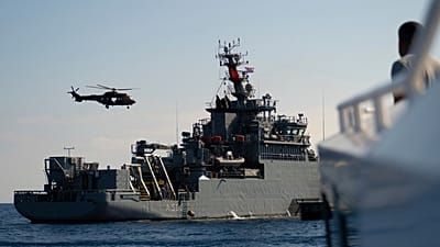 Girne açıklarında batan feribot enkazını ve kayıp yolcuları arama kurtarma çalışmaları sürüyor