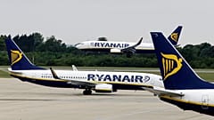 Foto de arquivo de terça-feira, 21 de julho de 2009: aviões da Ryanair no aeroporto de Stansted, em Inglaterra. (AP Photo/Matt Dunham)