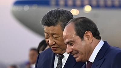 الرئيس المصري عبد الفتاح السيسي يستقبل الرئيس الصيني شي جين بينغ في مطار القاهرة الدولي، مصر، يوم الثلاثاء، 1 سبتمبر 2026.