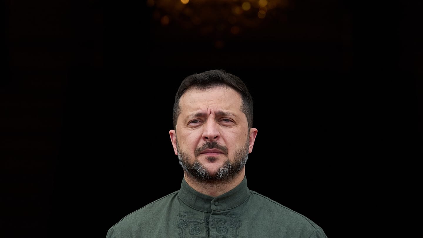 Zelenskiy’den havayollarına uyarı: 'Rus hava sahası fiilen kapanacak'