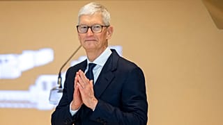 ARCHIVIO - Il CEO di Apple Tim Cook ringrazia ospiti e autorità alla cerimonia di inaugurazione dell'Advanced Manufacturing Center a Houston, 13 agosto 2026.