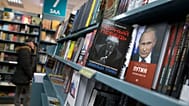 АРХИВ: книги о Дональде Трампе и Владимире Путине на витрине Московского Дома книги в Москве, Россия, в понедельник, 14 ноября 2016 года.