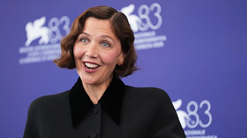 La présidente du jury de Venise Maggie Gyllenhaal pose pour les photographes lors du photocall du jury pendant la 83e édition de la Mostra de Venise, le 3 septembre 2026