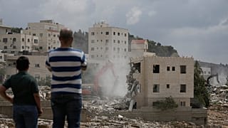 القوات الإسرائيلية تهدم منزلين في مدينة نابلس الفلسطينية شمال الضفة الغربية، الاثنين 31 أغسطس 2026. (AP Photo/مجدي محمد)