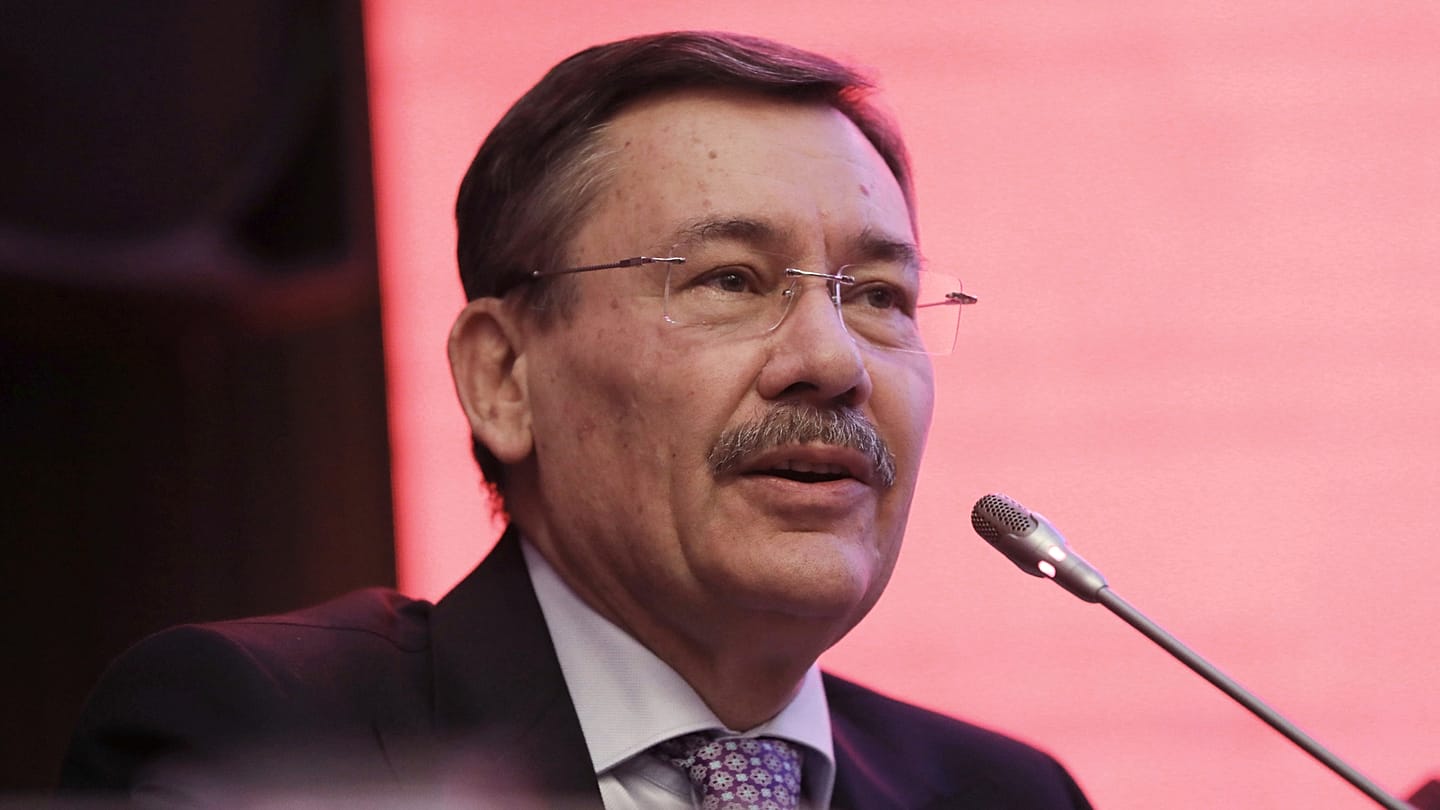Eski Ankara Büyükşehir Belediye Başkanı Melih Gökçek şüpheli sıfatıyla ifadeye çağrıldı