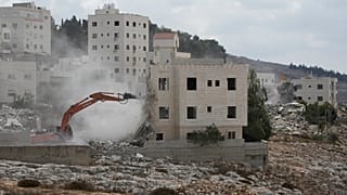 İsrail güçleri, Batı Şeria’nın kuzeyindeki Filistin kenti Nablus’ta iki evi yıkıyor, 31 Ağustos 2026.