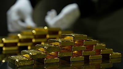 Золотые слитки по 250 граммов пробы 999,9 в хранилище сейфовых ячеек в Мюнхене, 25 апреля 2025 года