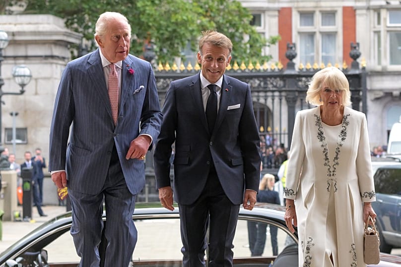Le roi Charles III d'Angleterre, Emmanuel Macron, président de la République française, et la reine Camilla arrivent au British Museum, à Londres, le 2 septembre 2026.