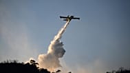Αεροσκάφος επιχειρεί σε πυρκαγιά στην Ελλάδα - φώτο αρχείου