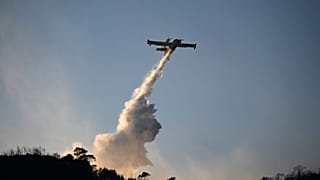 Αεροσκάφος επιχειρεί σε πυρκαγιά στην Ελλάδα - φώτο αρχείου