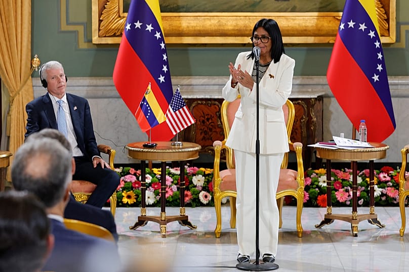 Venezuela'nın geçici Başkanı Delcy Rodríguez, ABD Enerji Bakanı Chris Wright ile Caracas'ta yaptığı görüşme sırasında konuşuyor, 2 Eylül 2026.